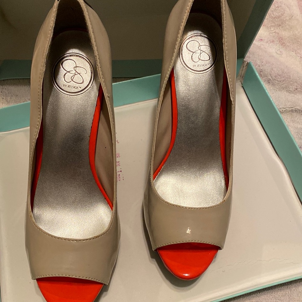 Jessica Simpson lunar grey size 8